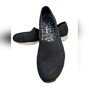 Skechers classic fit Women's Pull-on Flats